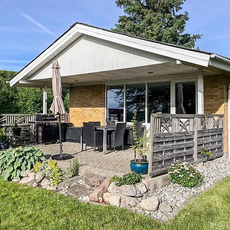 Semesterbostad 2 Bedroom Stunning In